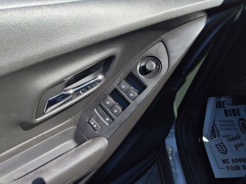 Used 2019 Chevrolet Trax LT w/ LT Convenience Package image 8