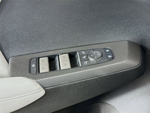 New 2025 Mitsubishi Outlander SE image 17