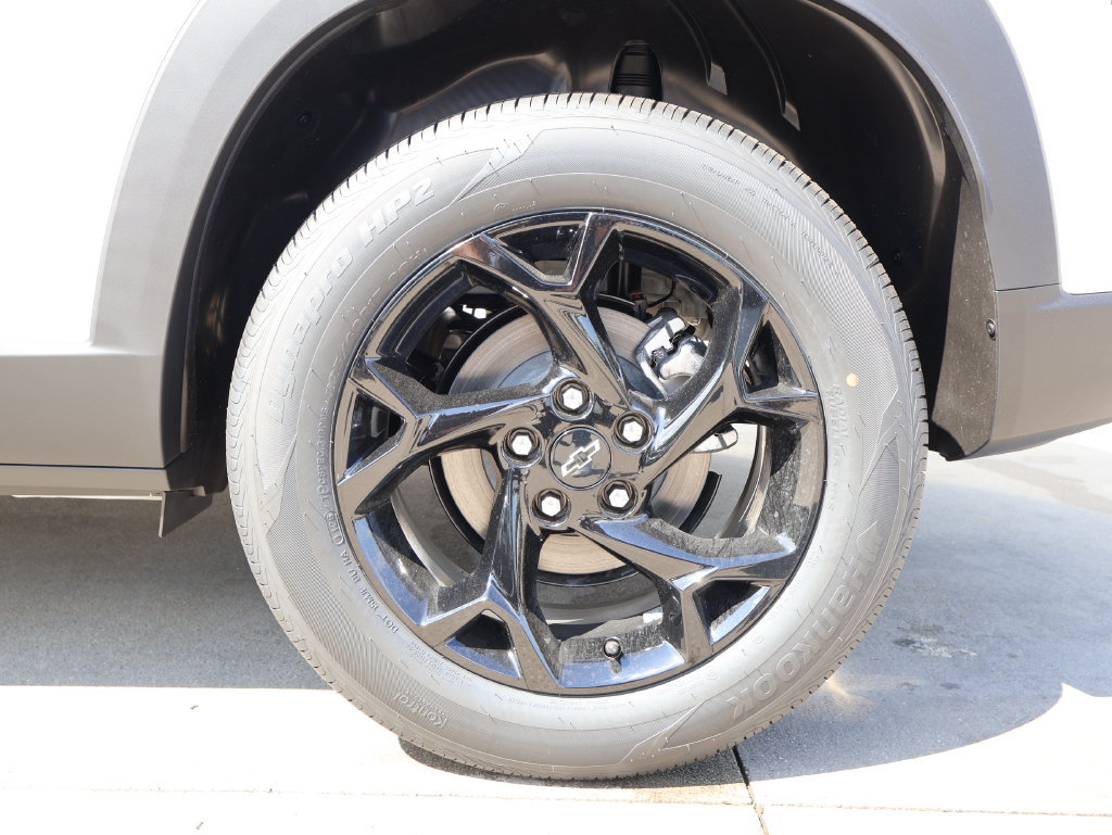 New 2026 Chevrolet Trax LT w/ Driver Confidence Package FWD image 36