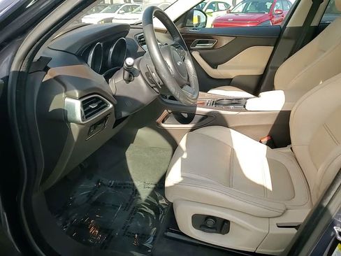 Used 2017 Jaguar F-PACE Prestige image 4