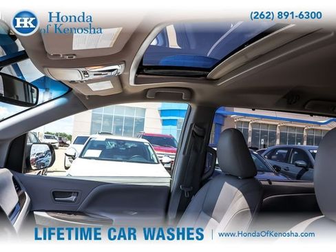 Used 2015 Toyota Sienna XLE FWD image 10