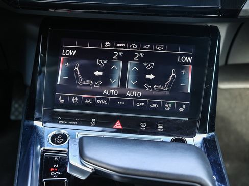 Used 2024 Audi Q8 e-tron Premium Plus w/ Premium Plus Package image 13