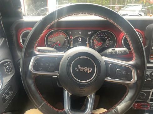 Used 2022 Jeep Wrangler Unlimited Rubicon w/ Cold Weather Group AWD/4WD image 13