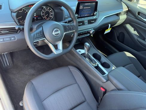 New 2025 Nissan Altima 2.5 SV image 18