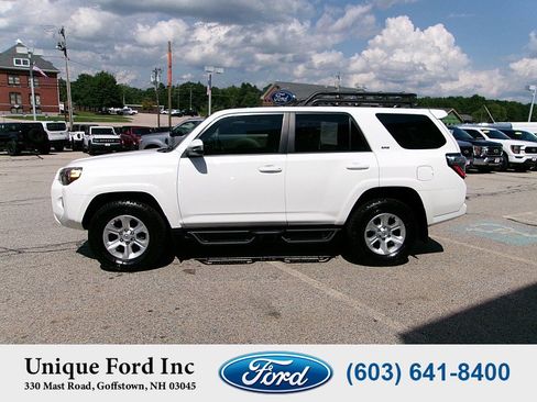 Used 2022 Toyota 4Runner SR5 Premium w/ Moonroof Package AWD/4WD image 5