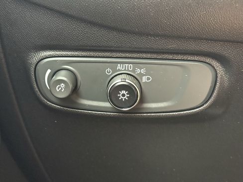 Used 2018 Chevrolet Equinox LT AWD/4WD image 26