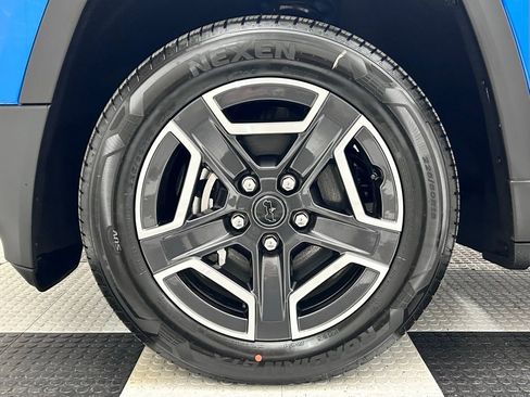 New 2026 Jeep Cherokee Laredo image 8