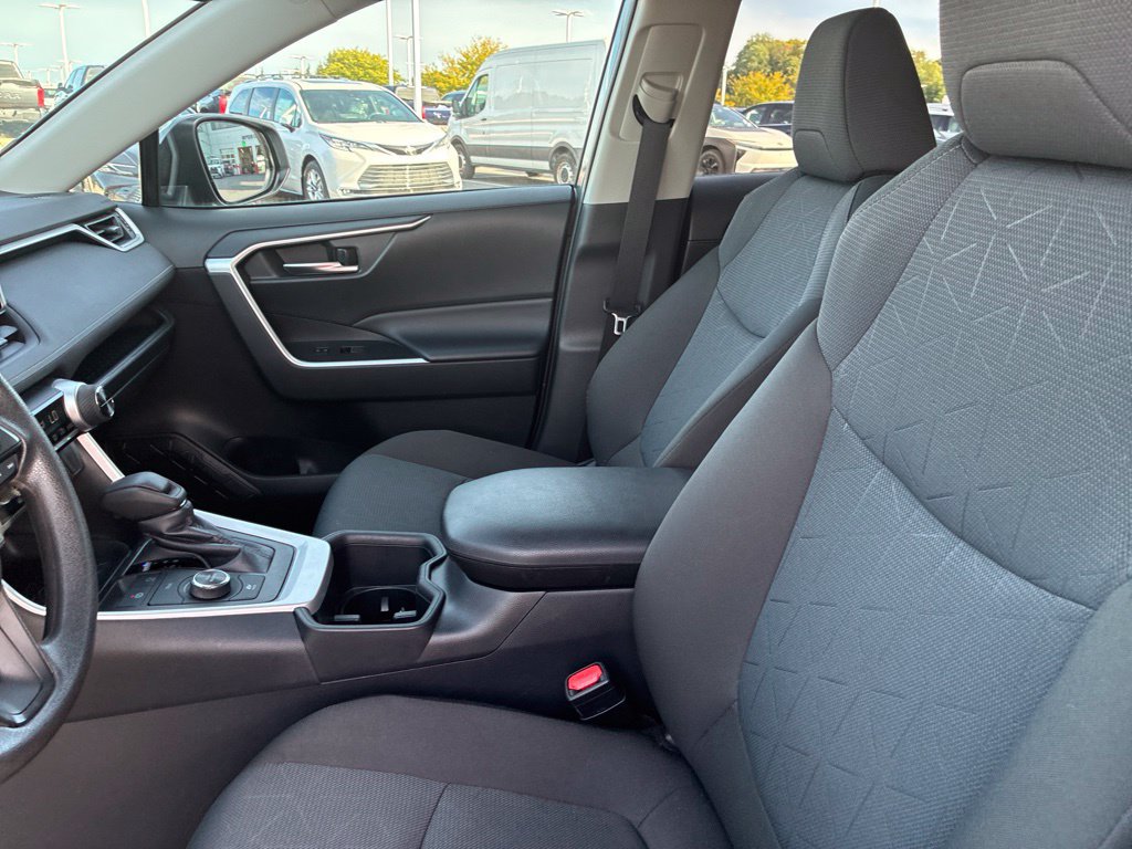 Used 2025 Toyota RAV4 XLE AWD/4WD image 25