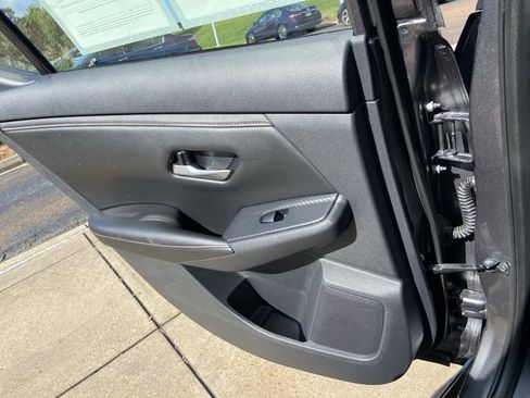 Used 2023 Nissan Sentra SR w/ Electronics Package FWD image 51