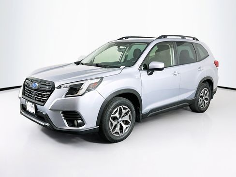 Used 2023 Subaru Forester Premium AWD/4WD image 3