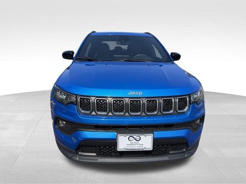 Used 2024 Jeep Compass Latitude AWD/4WD image 2