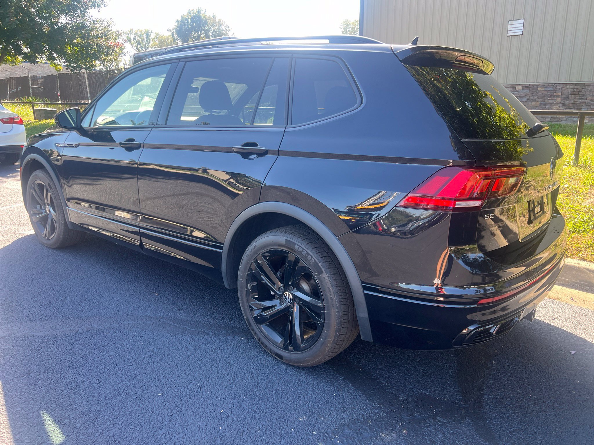 Used 2023 Volkswagen Tiguan SE R-Line AWD/4WD image 7