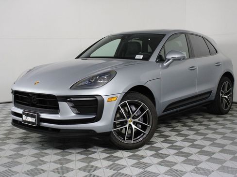 Certified 2025 Porsche Macan image 35