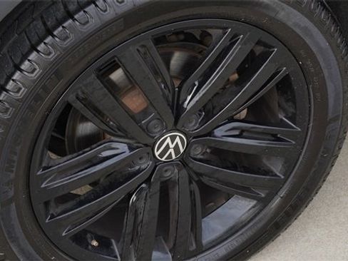 Used 2022 Volkswagen Tiguan SE R-Line image 11