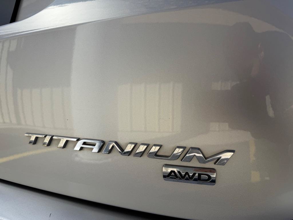 Used 2015 Ford Edge Titanium w/ Technology Package AWD/4WD image 9