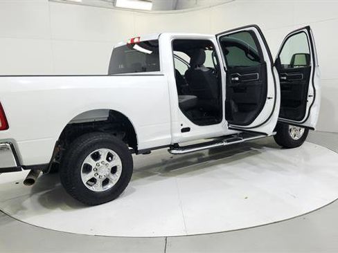 Used 2024 RAM 2500 Big Horn AWD/4WD image 33