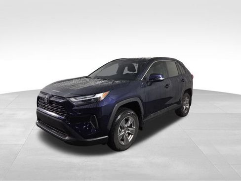Used 2025 Toyota RAV4 XLE AWD/4WD image 2