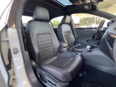 Used 2017 Volkswagen Jetta GLI image 25