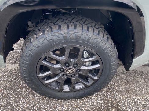 New 2025 Toyota Tundra Platinum AWD/4WD image 17