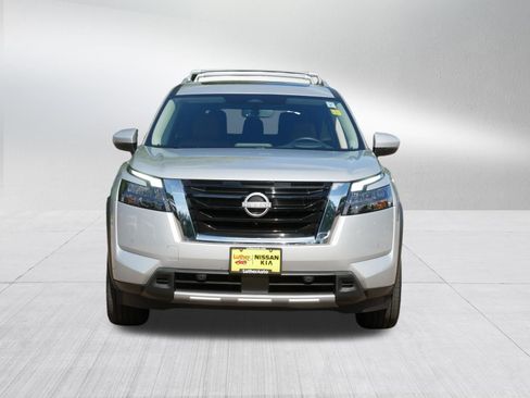 Certified 2025 Nissan Pathfinder Platinum AWD/4WD image 2