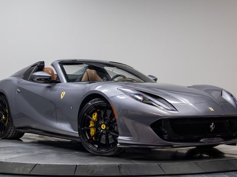 Used 2021 Ferrari 812 GTS image 41