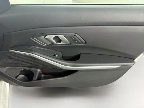 Used 2025 BMW 330i Sedan w/ Convenience Package RWD image 32