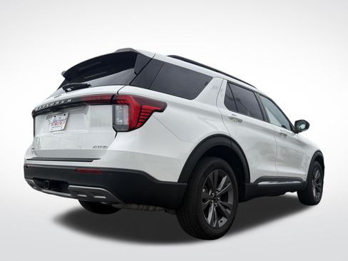 Used 2025 Ford Explorer Active w/ Active Comfort Package AWD/4WD image 9