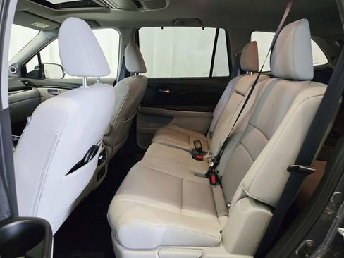 Used 2022 Honda Pilot Touring image 10