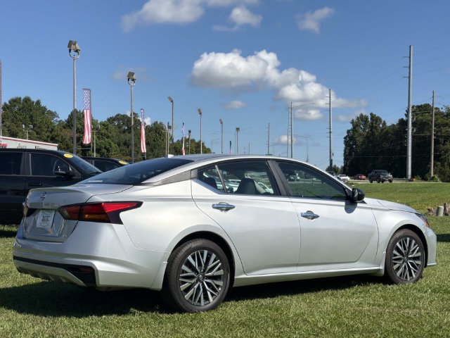 Used 2025 Nissan Altima 2.5 SV FWD image 6