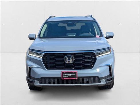 New 2025 Honda Pilot Touring image 5