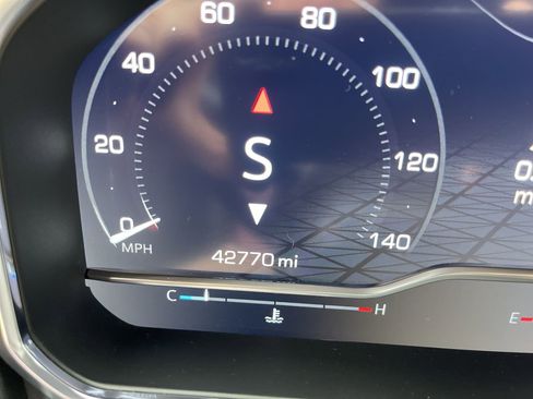 Used 2024 GMC Sierra 1500 AT4 w/ Technology Package image 12