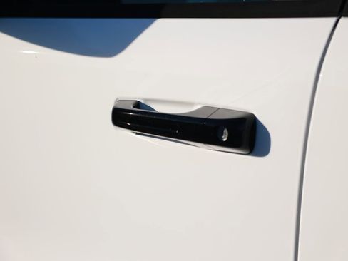 New 2026 RAM 1500 4x4 Crew Cab image 11