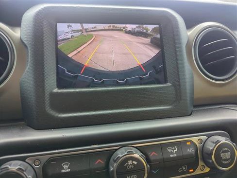 Used 2019 Jeep Wrangler Unlimited Sport S image 9