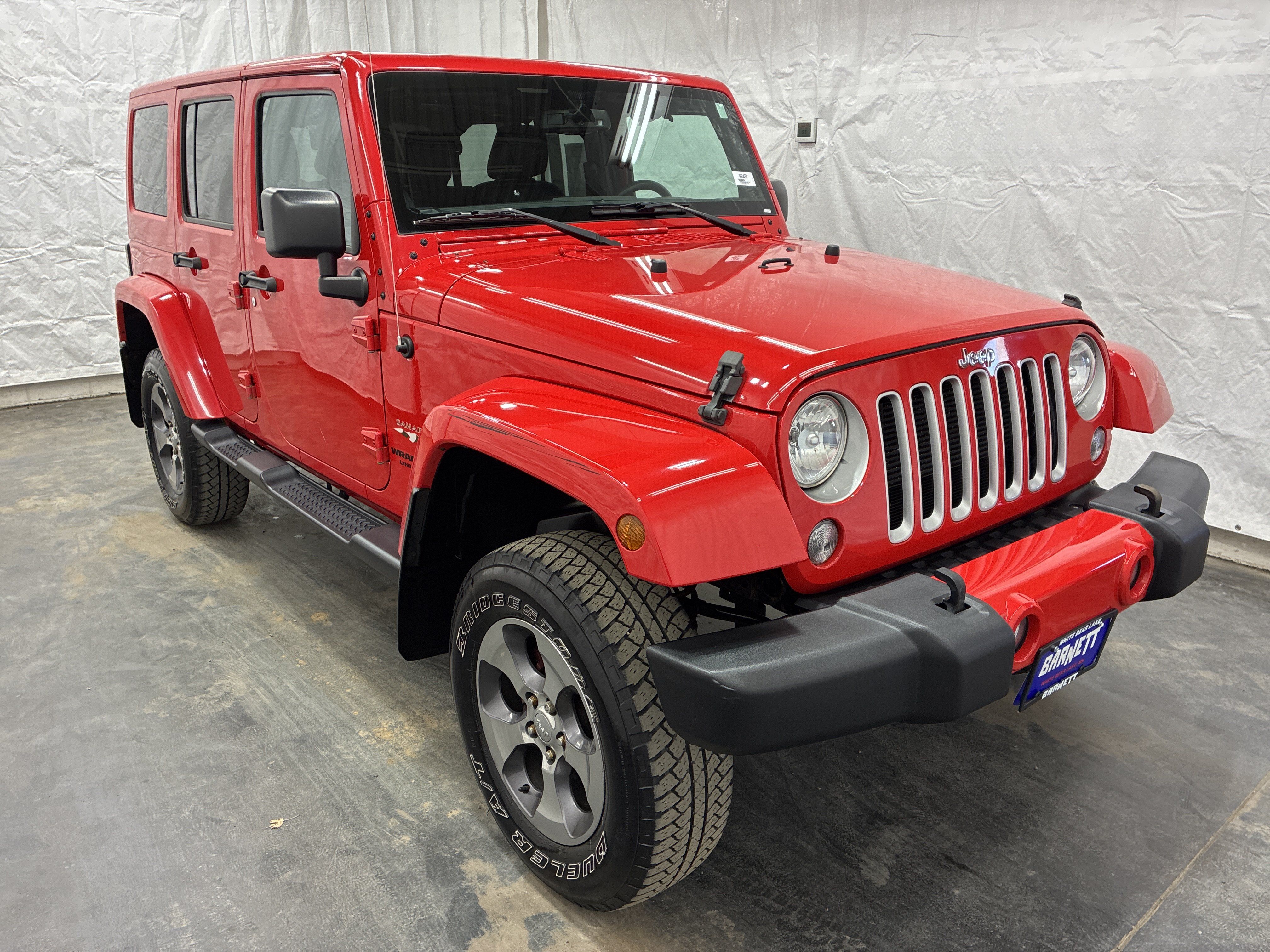 Used 2016 Jeep Wrangler Unlimited Sahara w/ Dual Top Group AWD/4WD image 3