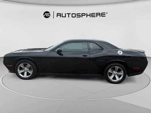 Used 2019 Dodge Challenger SXT RWD image 4