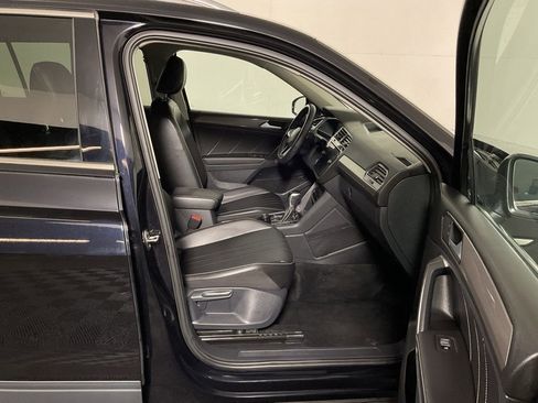 Used 2022 Volkswagen Tiguan SE AWD/4WD image 37
