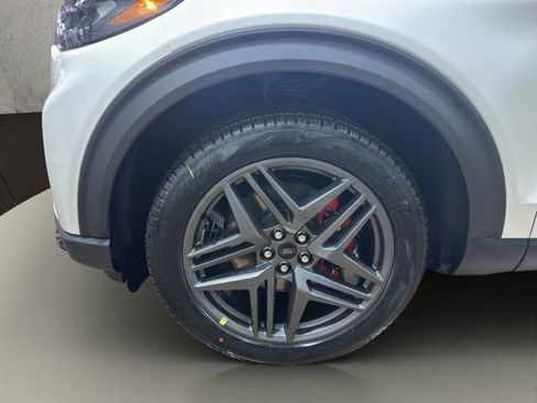 New 2026 Ford Explorer ST-Line w/ ST-Line Street Pack AWD/4WD image 16