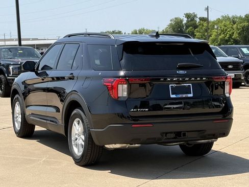 New 2026 Ford Explorer Active RWD image 4