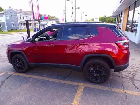 Certified 2022 Jeep Compass Latitude w/ Sun and Sound Group AWD/4WD image 13