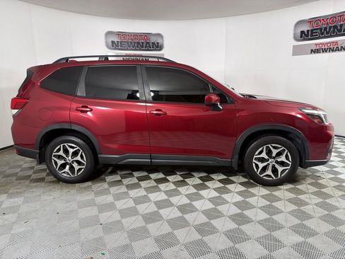 Used 2019 Subaru Forester Premium image 3