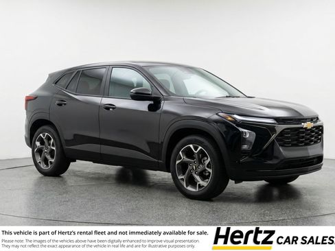 Used 2025 Chevrolet Trax LT image 1