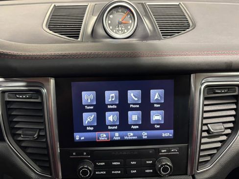 Used 2017 Porsche Macan Turbo image 11