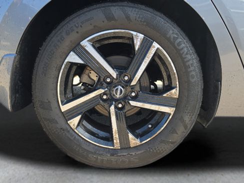 Used 2024 Nissan Sentra SV FWD image 32