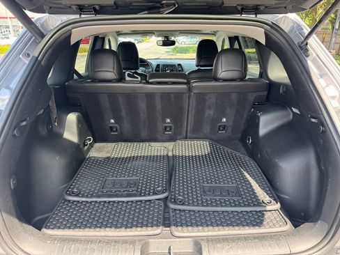 Used 2019 Jeep Cherokee Latitude Plus AWD/4WD image 16