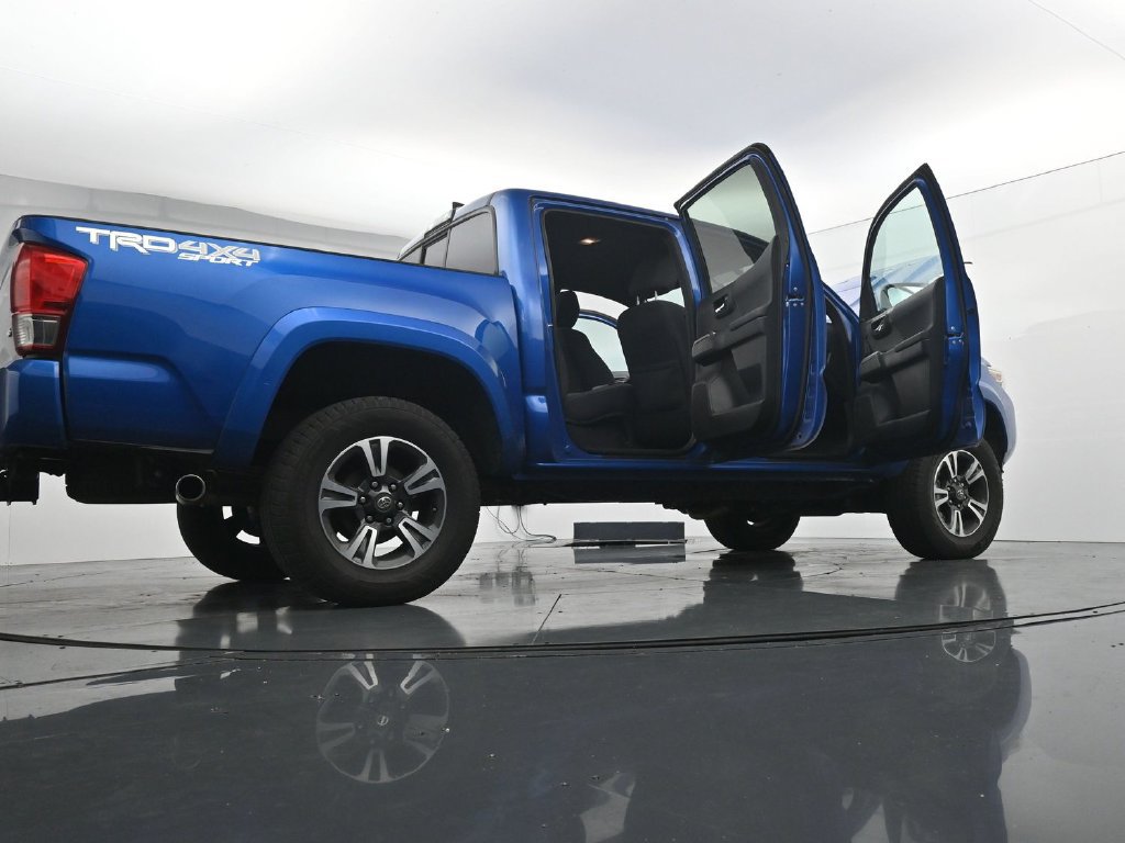 Used 2016 Toyota Tacoma TRD Sport w/ Towing Package AWD/4WD image 29