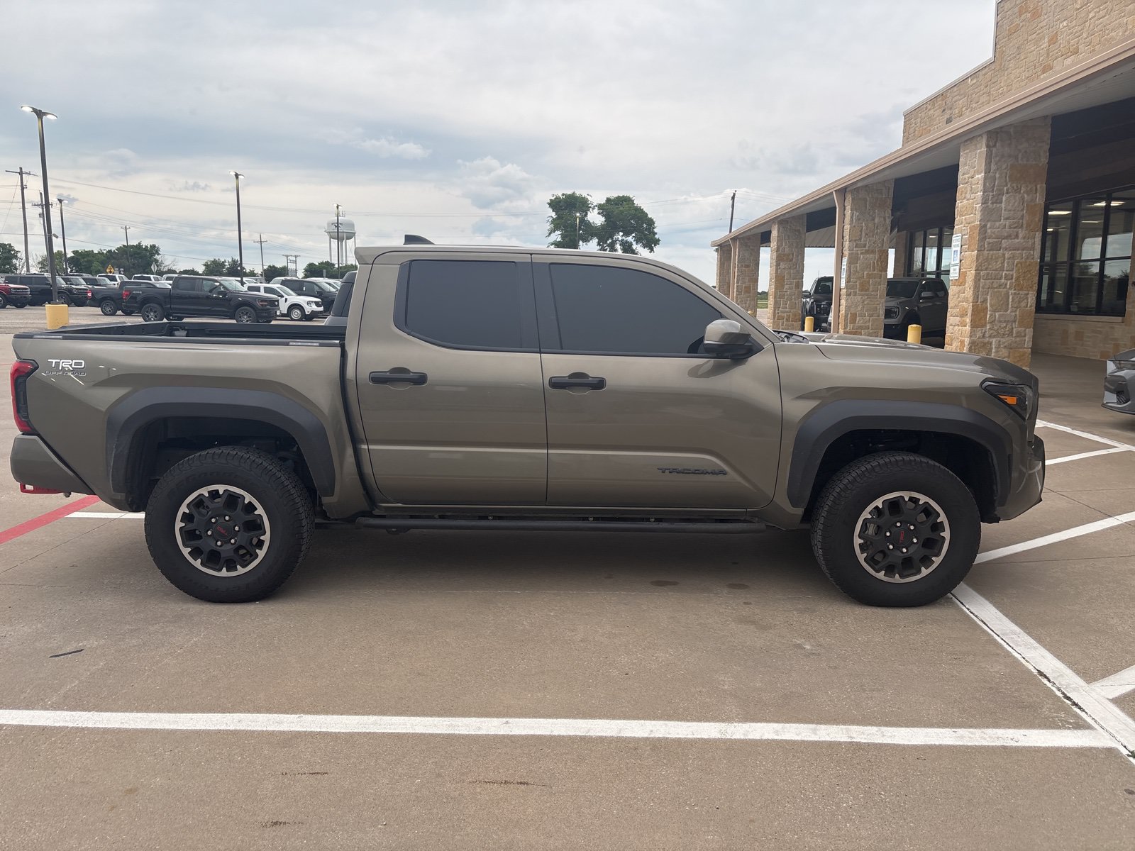 Used 2025 Toyota Tacoma TRD Off-Road w/ TRD Off Road Premium Package AWD/4WD image 2