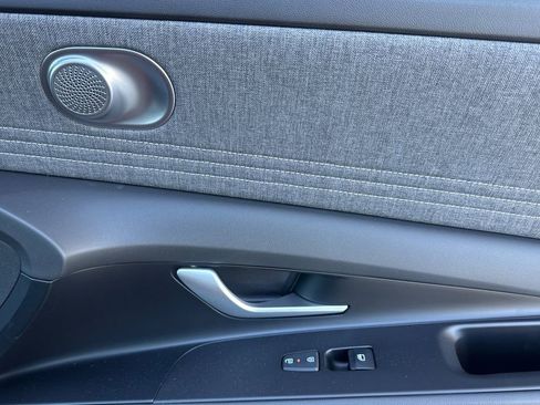 New 2026 Hyundai Elantra Limited FWD image 17