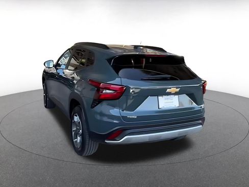Used 2025 Chevrolet Trax LT image 11