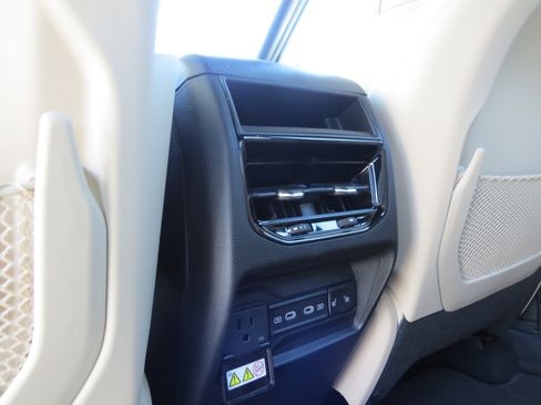 New 2026 Jeep Grand Cherokee Limited image 17