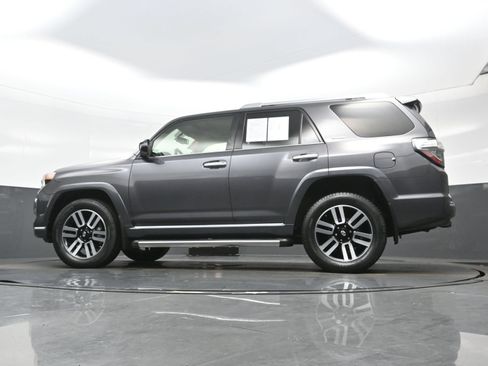 Used 2018 Toyota 4Runner Limited AWD/4WD image 31